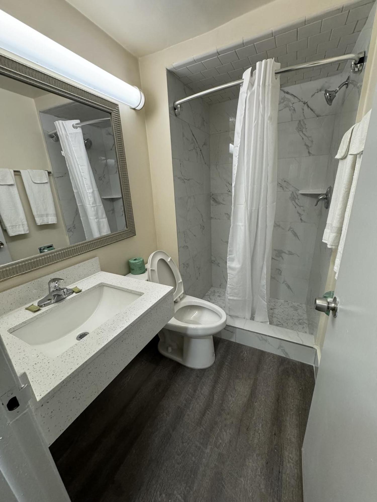 James River Inn & Suites Newport News Dış mekan fotoğraf