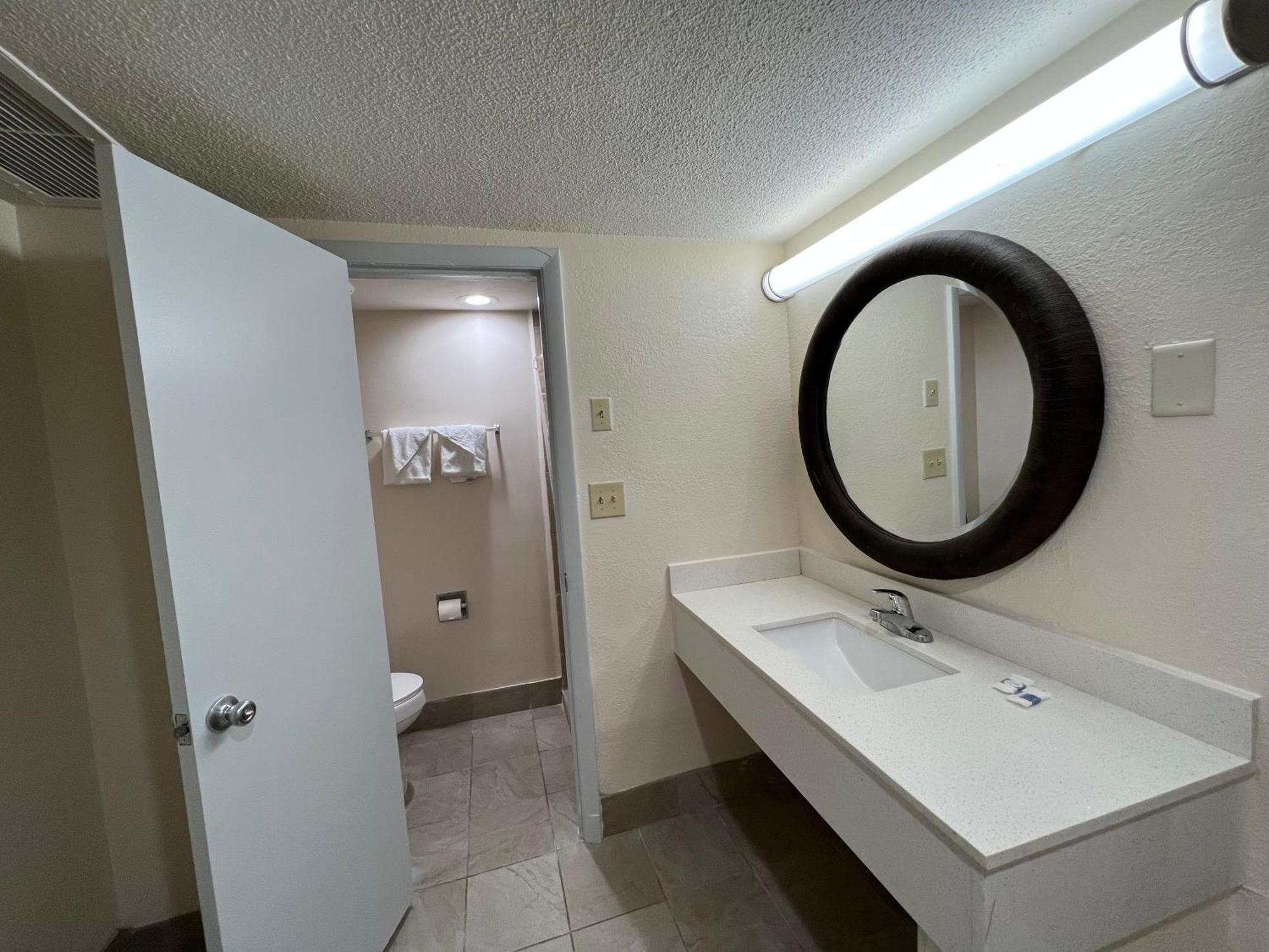 James River Inn & Suites Newport News Dış mekan fotoğraf